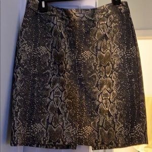 Knee length fitted Worthington skirt